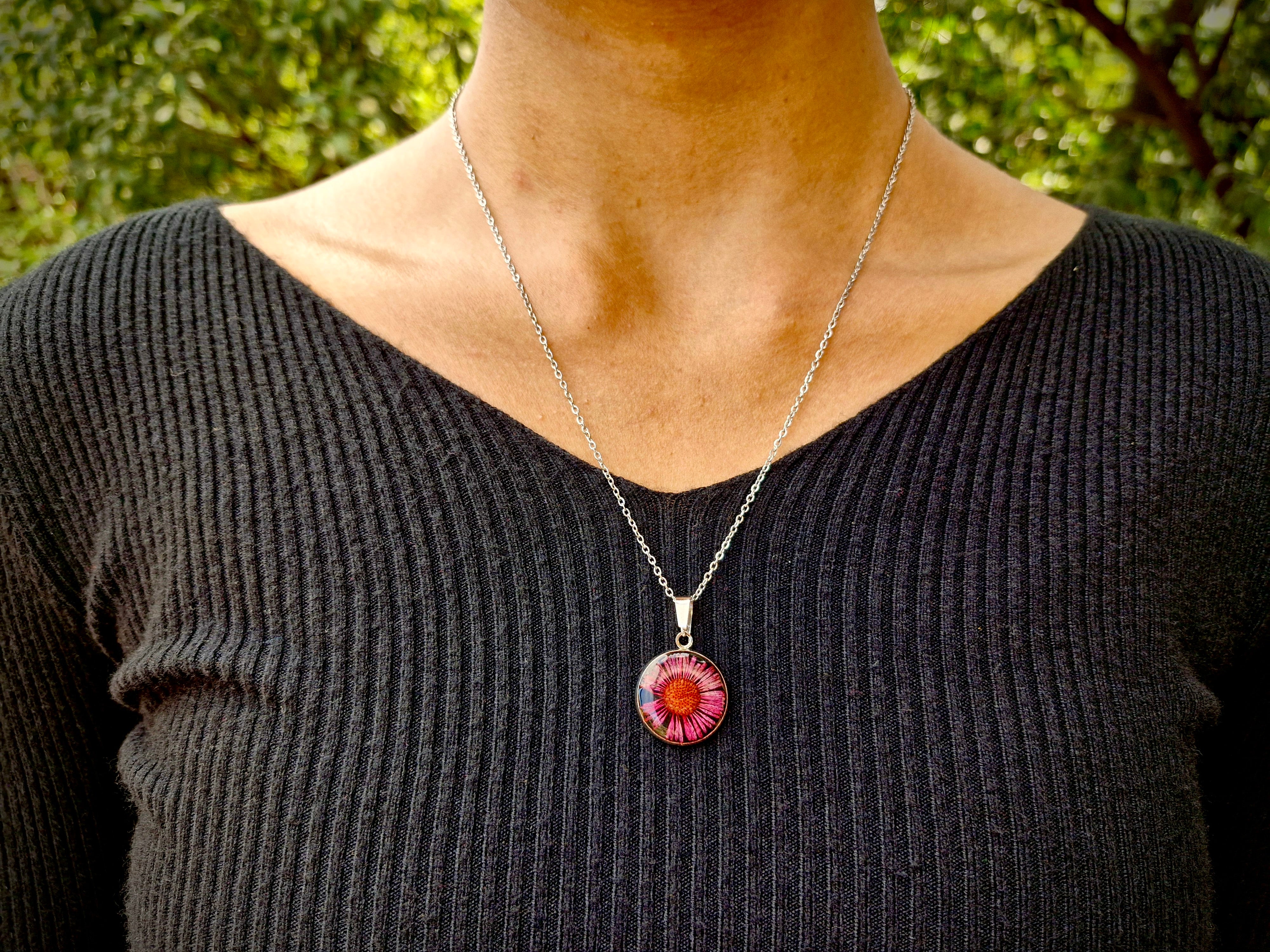 Pink Daisy Pendant Necklace – Handcrafted by Artclassique