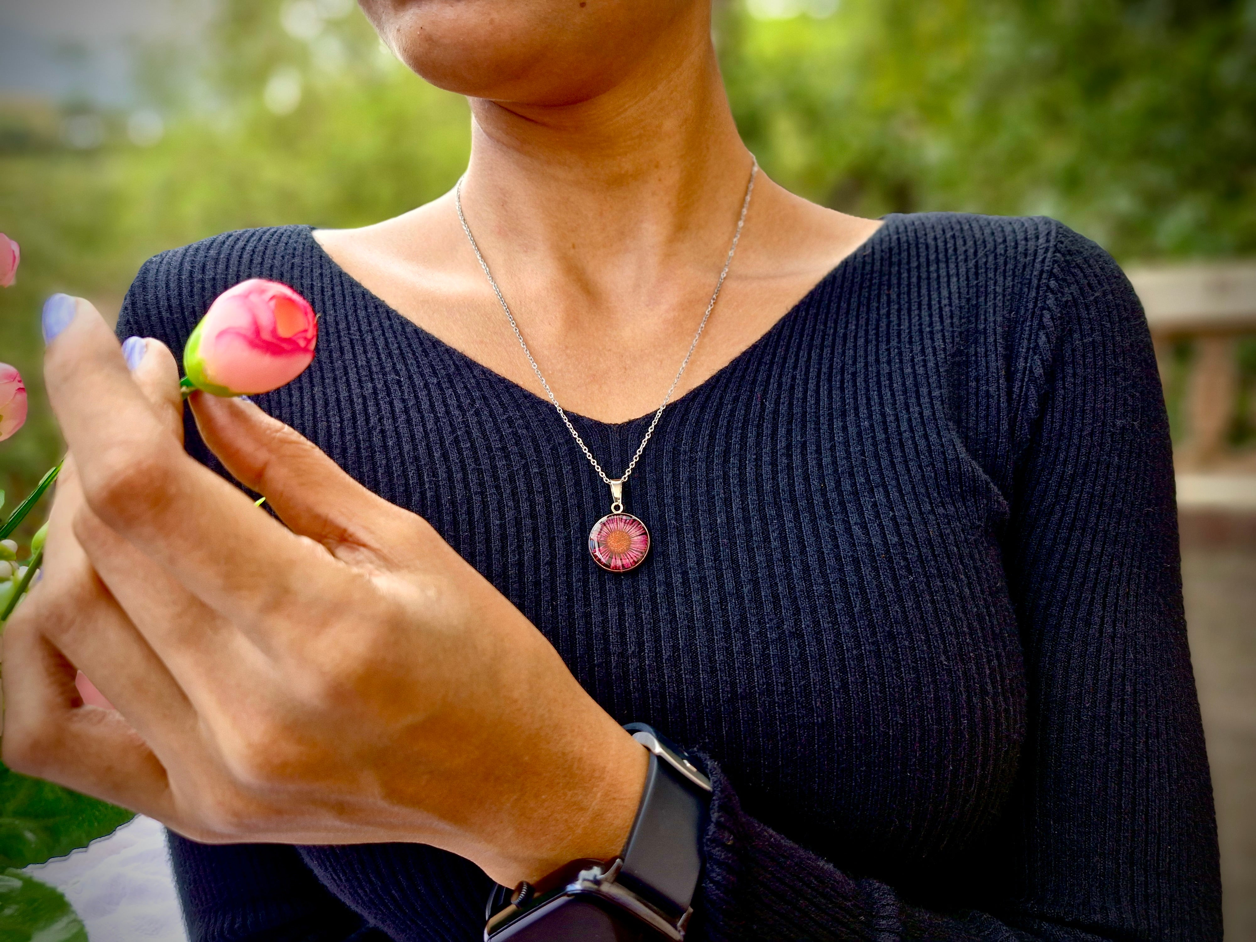 Pink Daisy Pendant Necklace – Handcrafted by Artclassique